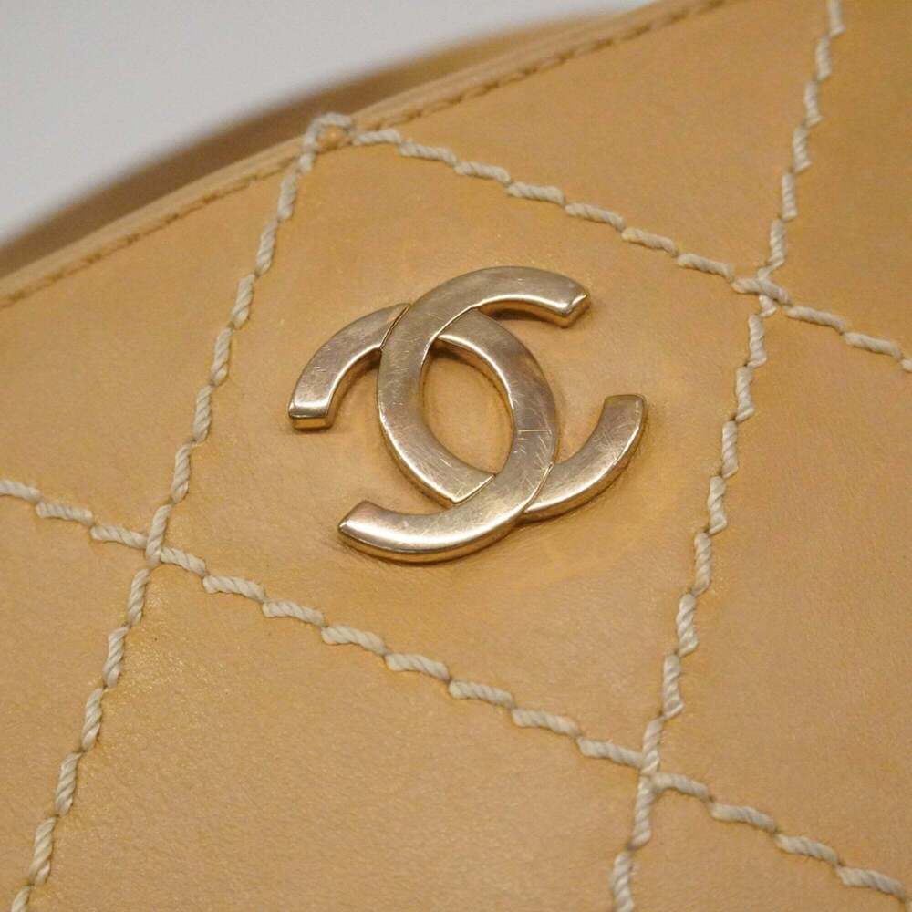 CHANEL Cream Lambskin Leather Tote Bag - Picture 11 of 14